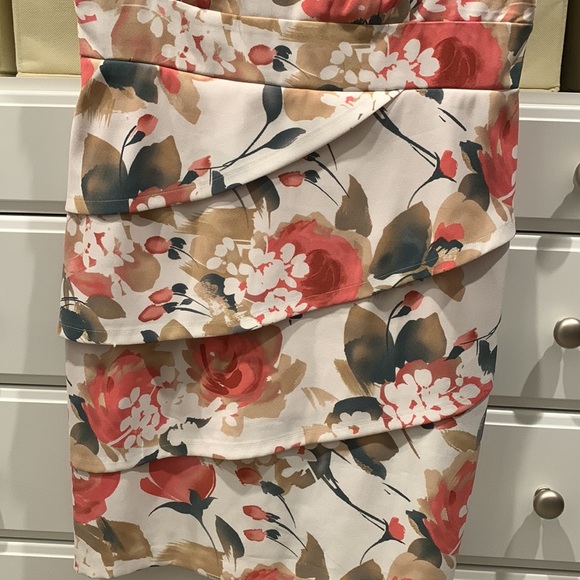 EUC Dressbarn Floral Dress size 14 or 16 - Picture 2 of 8